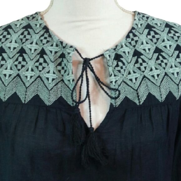 NWT Old Navy embroidered tasseled top S - Picture 2 of 3